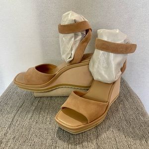 Vince Camuto Baminde sporty wedge Sandal w/ adjustable straps size 7 1/2